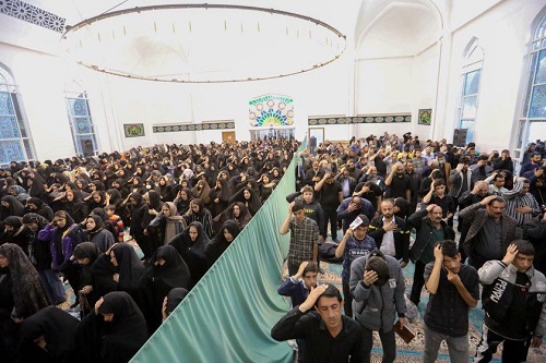 مراسم احیای شب‌های قدر در مسجد گوهر شاد مجموعه گهر پارک سیرجان برگزار شد