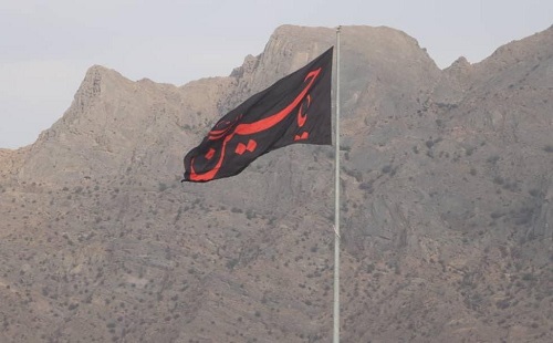 اهتزاز پرچم معظم عزای حسینی در سیرجان